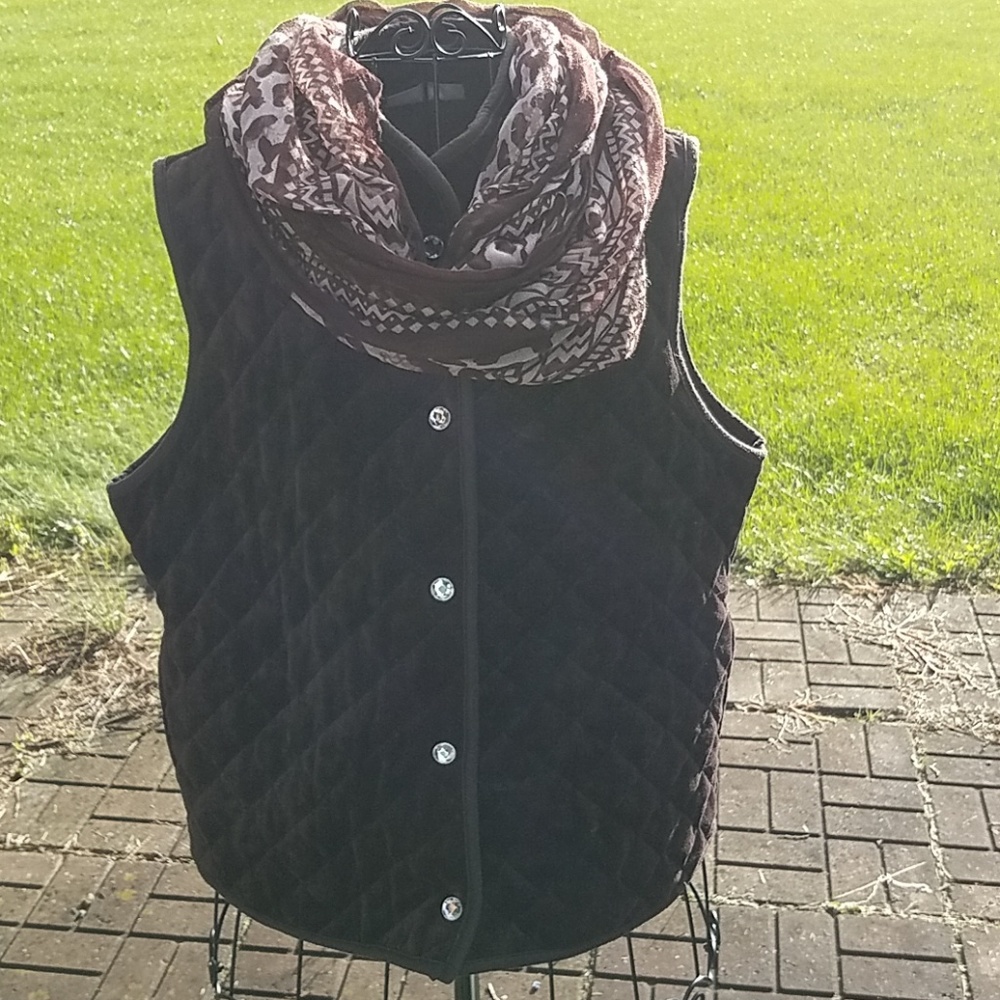Kate Hill brown velvet snapfront vest w/free scarf